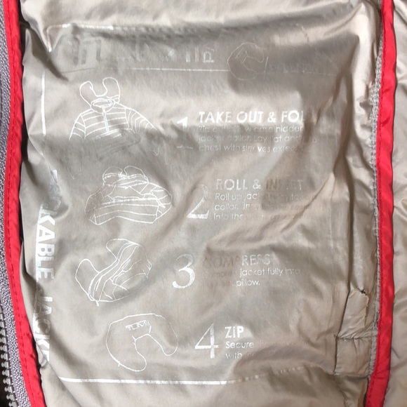 Tumi Packable Puffer Down Jacket Walt Disney Productions Silver - Picture 6 of 9